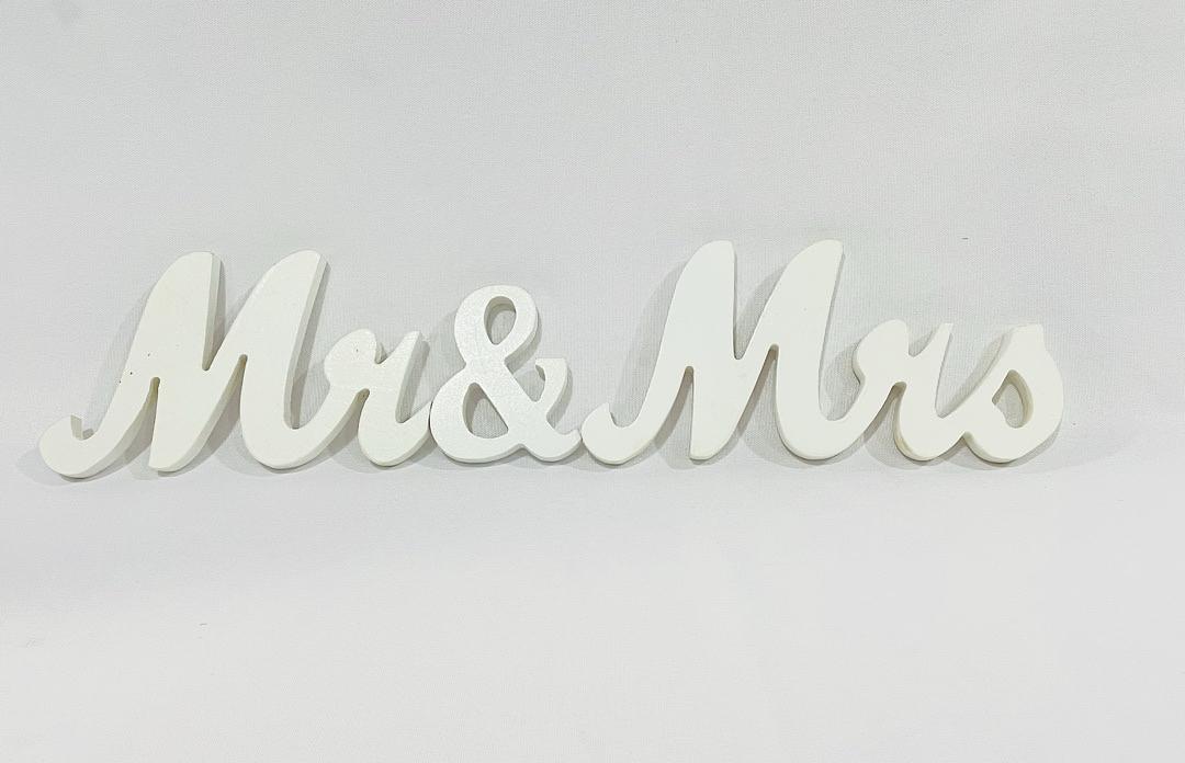 Wooden Styling Items "Mr&Mrs"