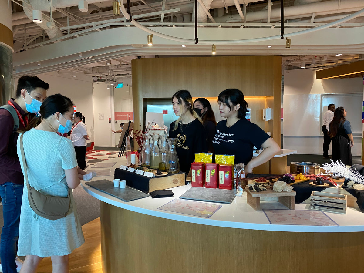 Tea Tasting Experience Singapore | Luxury 4 Seasons Tea Appreciation Live Station