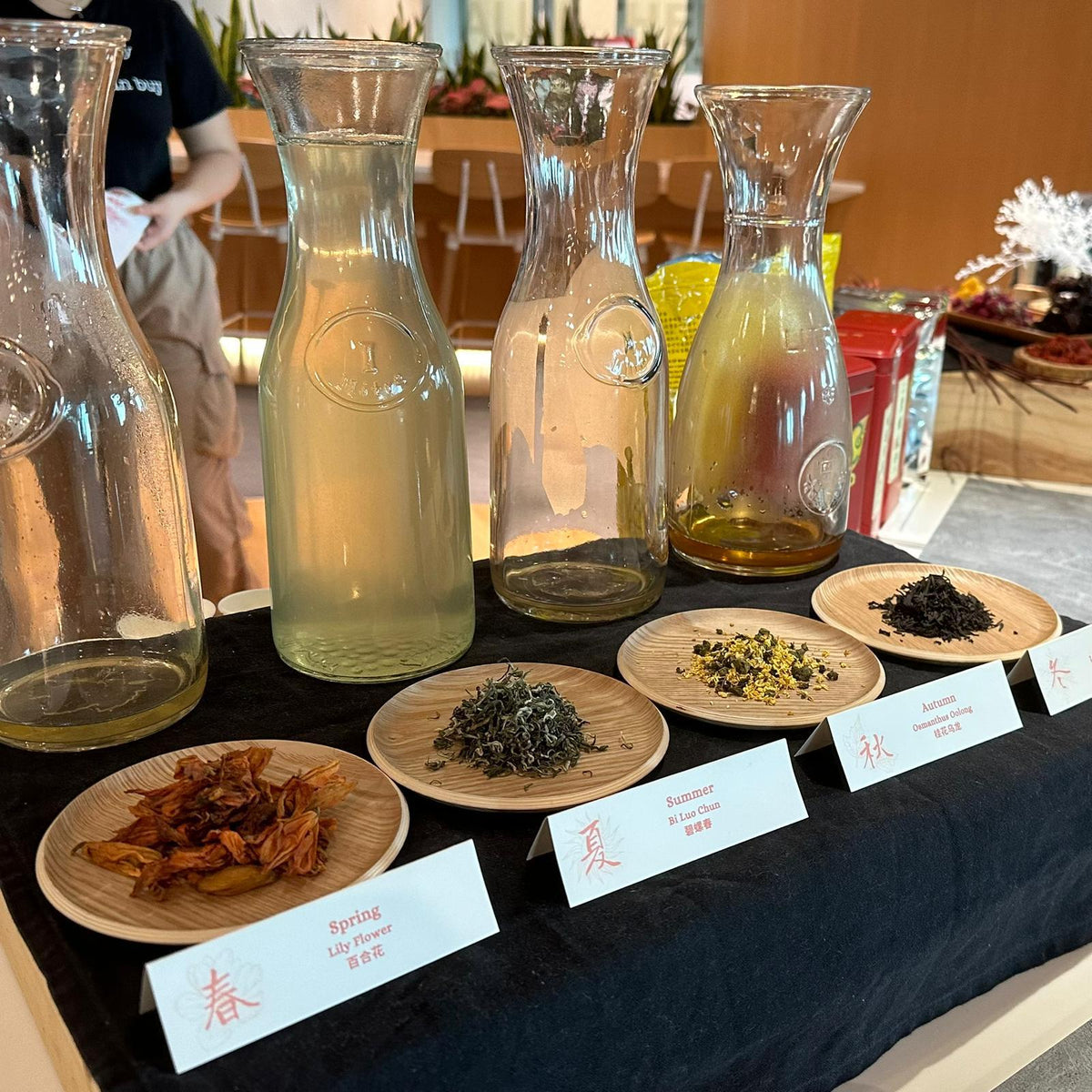 Tea Tasting Experience Singapore | Luxury 4 Seasons Tea Appreciation Live Station